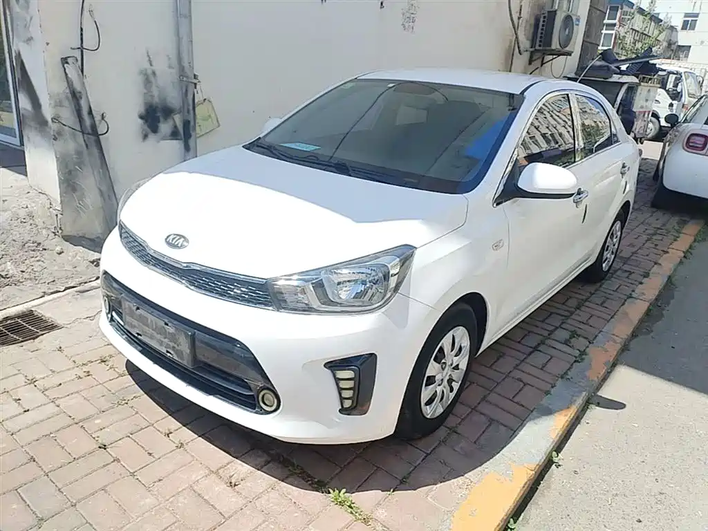 Kia Huan Chi 2017 1.4L Manual Smart Fashion