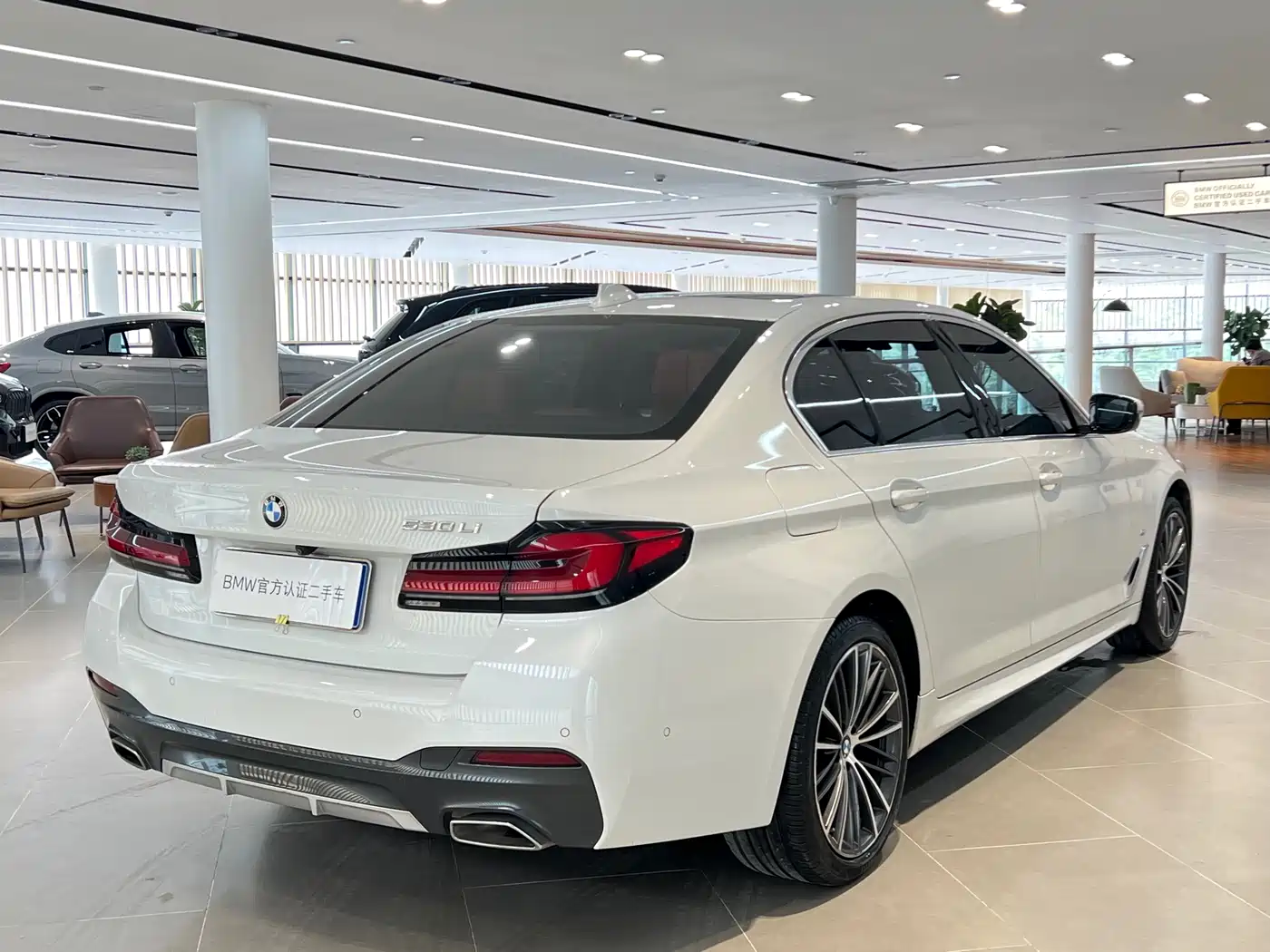BMW 5 Series 2021 530Li Leading M Sport Package фото 16