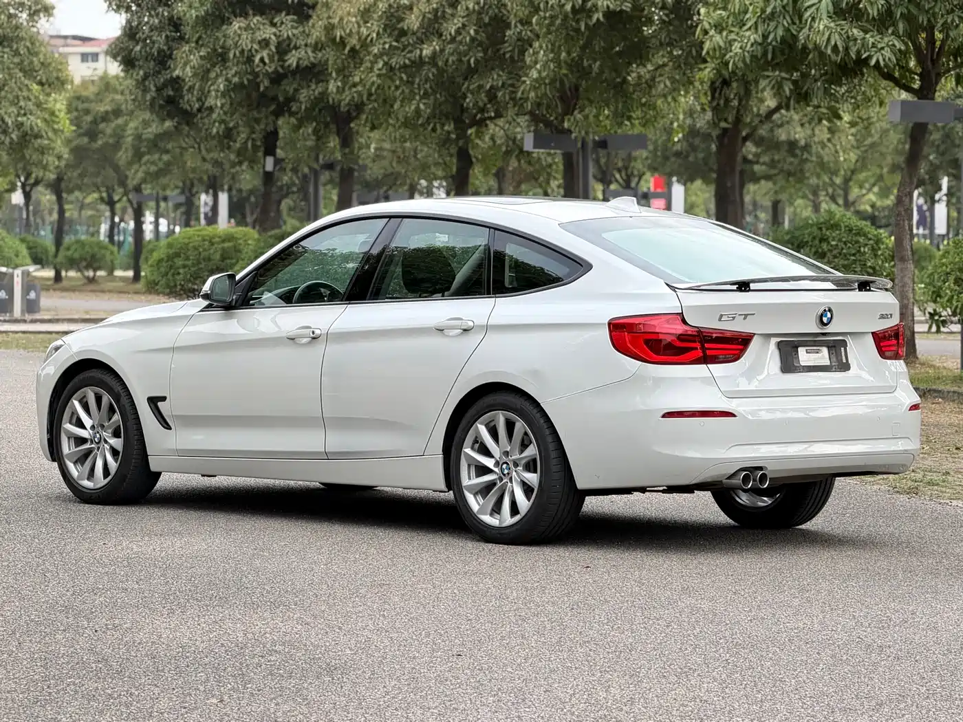 BMW 3 Series GT 2019 320i Fashion Model фото 28