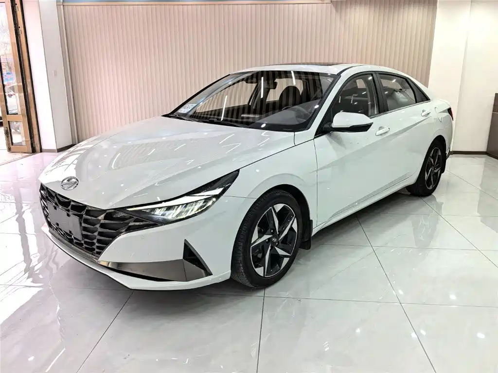 Hyundai Elantra 2022 1.5L CVT LUX Premium Edition