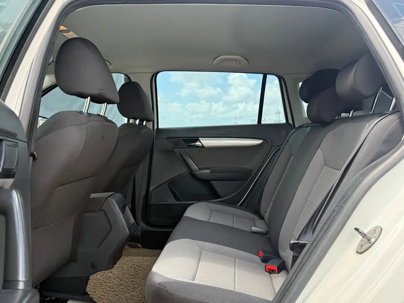 Volkswagen Lavida Tour 2013 1.6L Automatic Trend Style фото 7