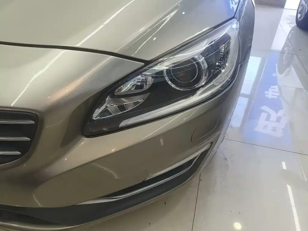 Volvo V60 2017 2014 T5 Wisdom & Elegance