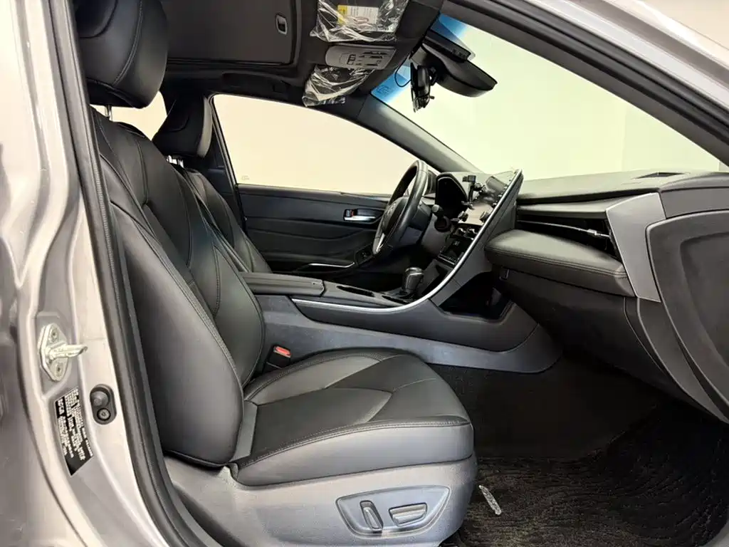Photo 11 - Toyota Avalon