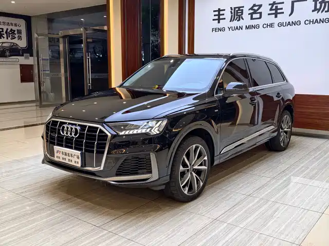 Audi Q7 2023 55 TFSI quattro S line Sport — фото 1