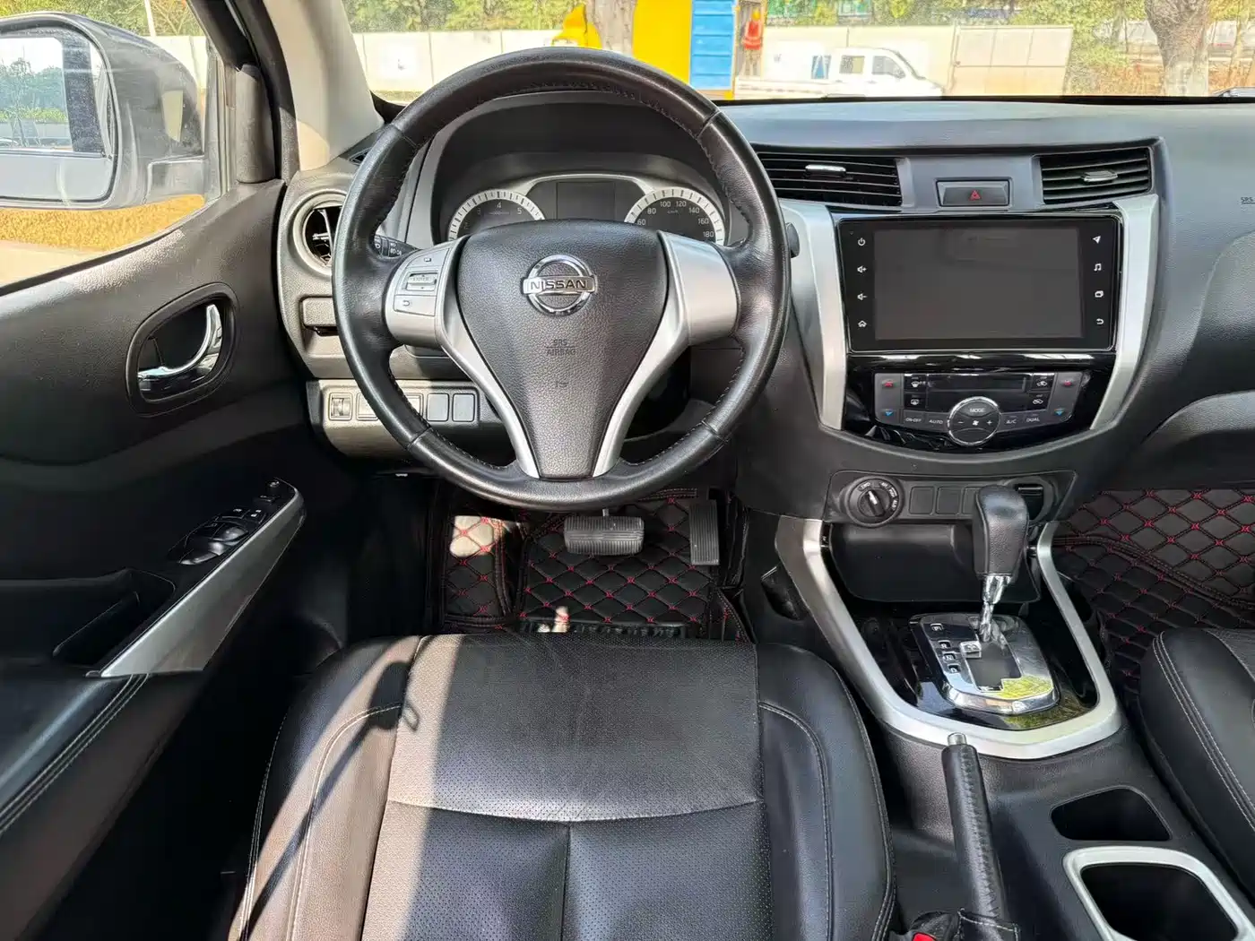 Nissan Navara 2021 2.5L Automatic 4WD Premium QR25 фото 16