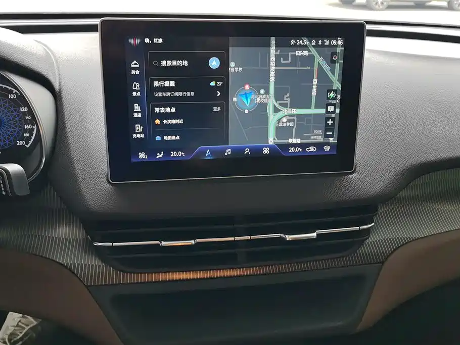 Hongqi E-QM5 2022 431km Charging Enjoyment Edition фото 13