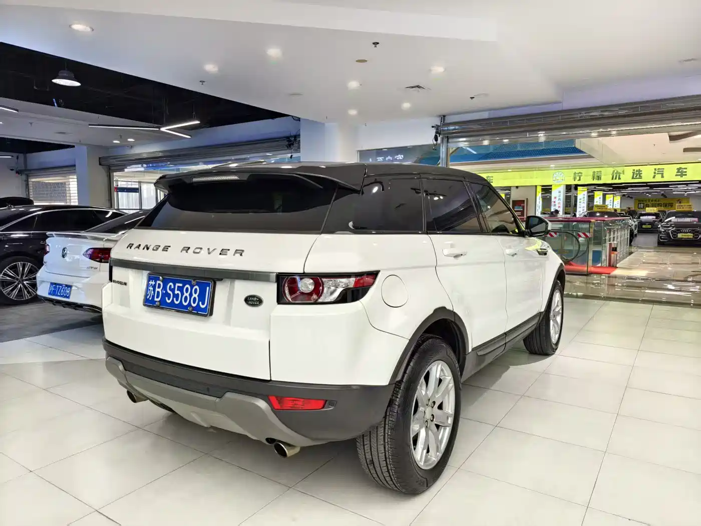 Land Rover Range Rover Evoque (Import) 2014 2.0T 5-door Brilliance фото 18