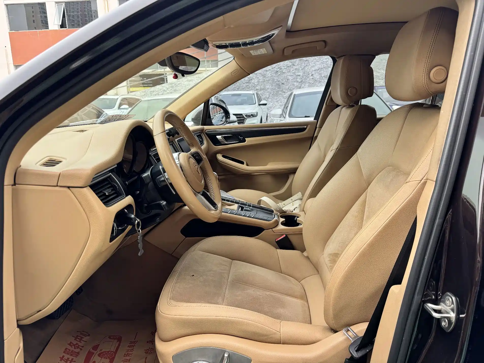 Photo 6 - Porsche Macan