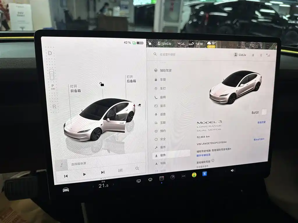 TESLA MODEL 3