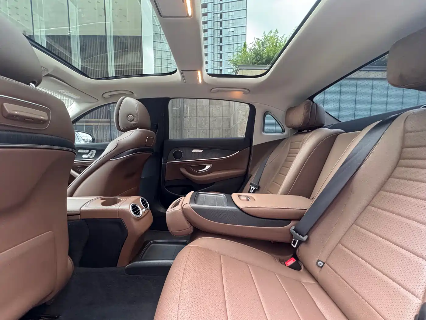 Mercedes-Benz E-Class 2018 E 300 L Sport Fashion фото 21