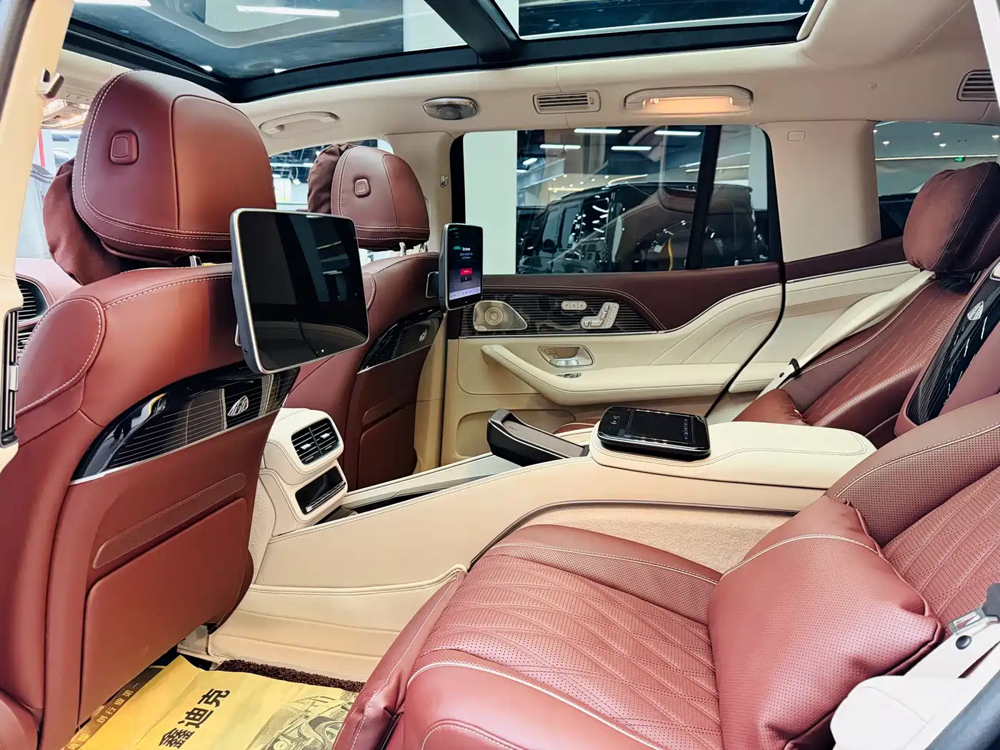 Mercedes-Benz Maybach GLS 2025 GLS 600 4MATIC Polar Night Edition фото 9