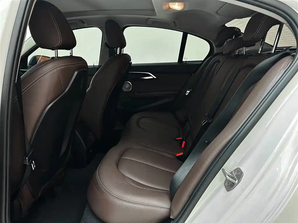 BMW 1 Series 2021 120i M Sport Shadow Edition фото 22