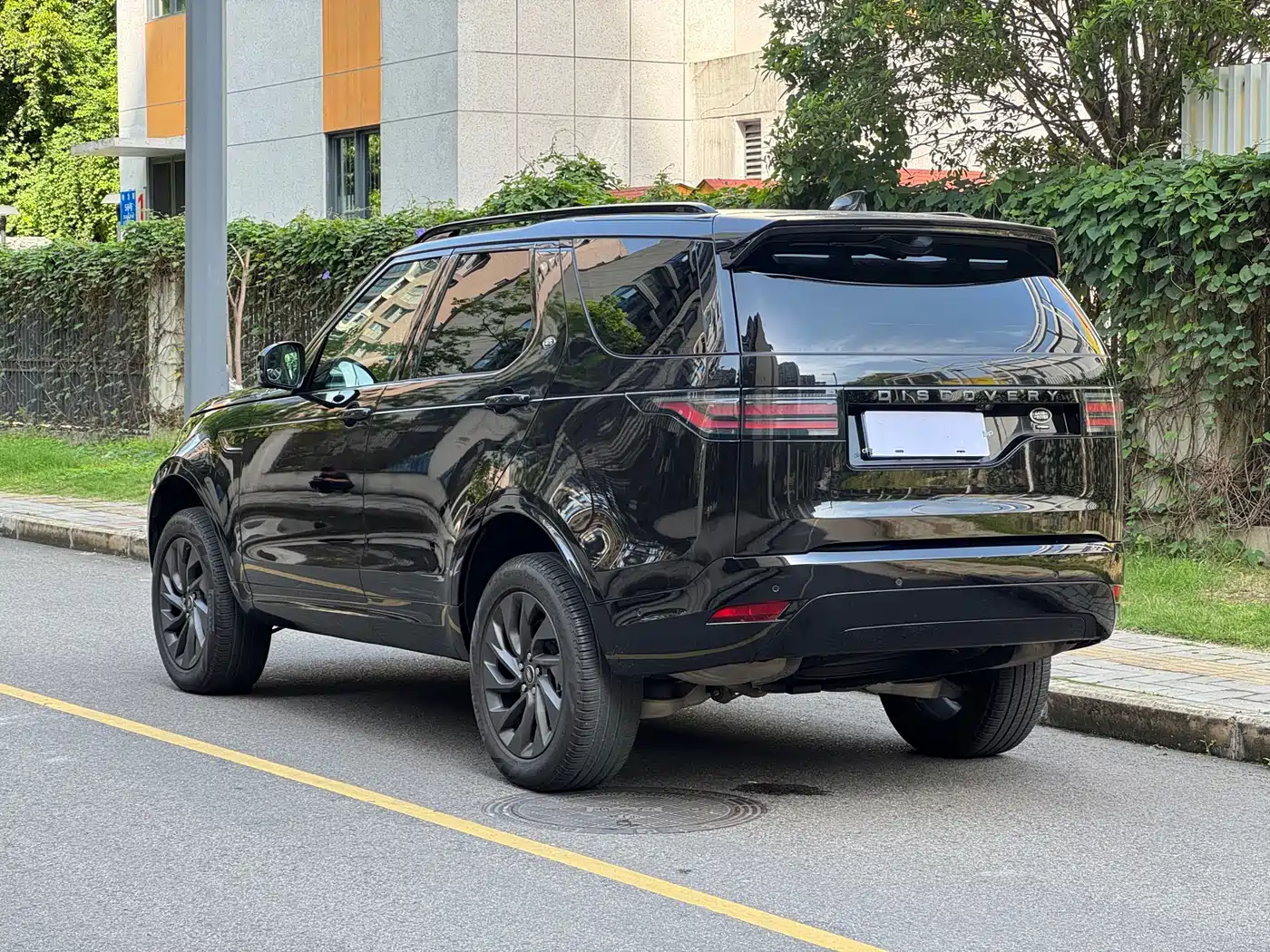 Land Rover Discovery 2023 Facelift 360PS R-Dynamic S фото 9