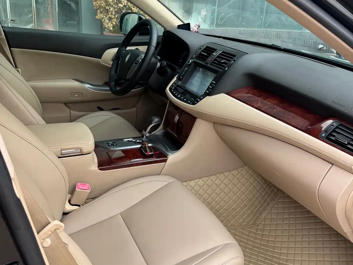 Фото 7 - Toyota Crown
