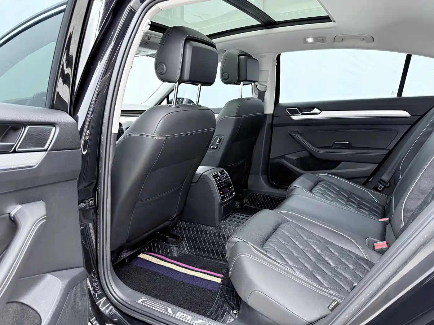 VOLKSWAGEN MAGOTAN GTE PLUG IN HYBRID