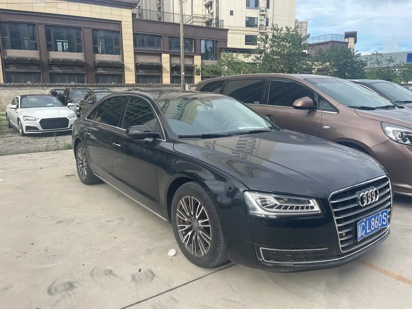 Фото 3 - Audi A8