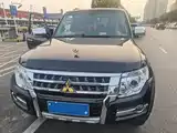 Фото 2 - Mitsubishi Pajero (Import)