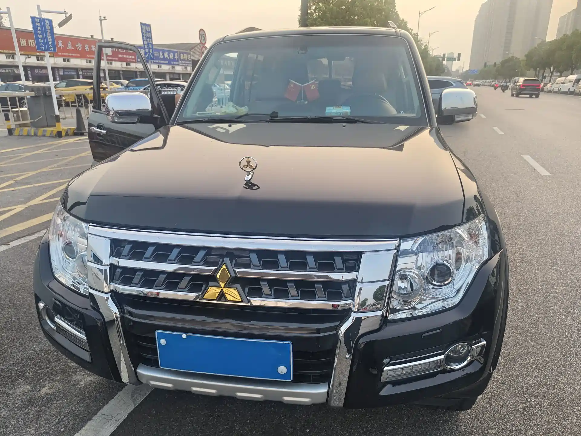 Фото 2 - Mitsubishi Pajero (Import)