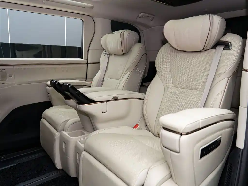 LEXUS LM