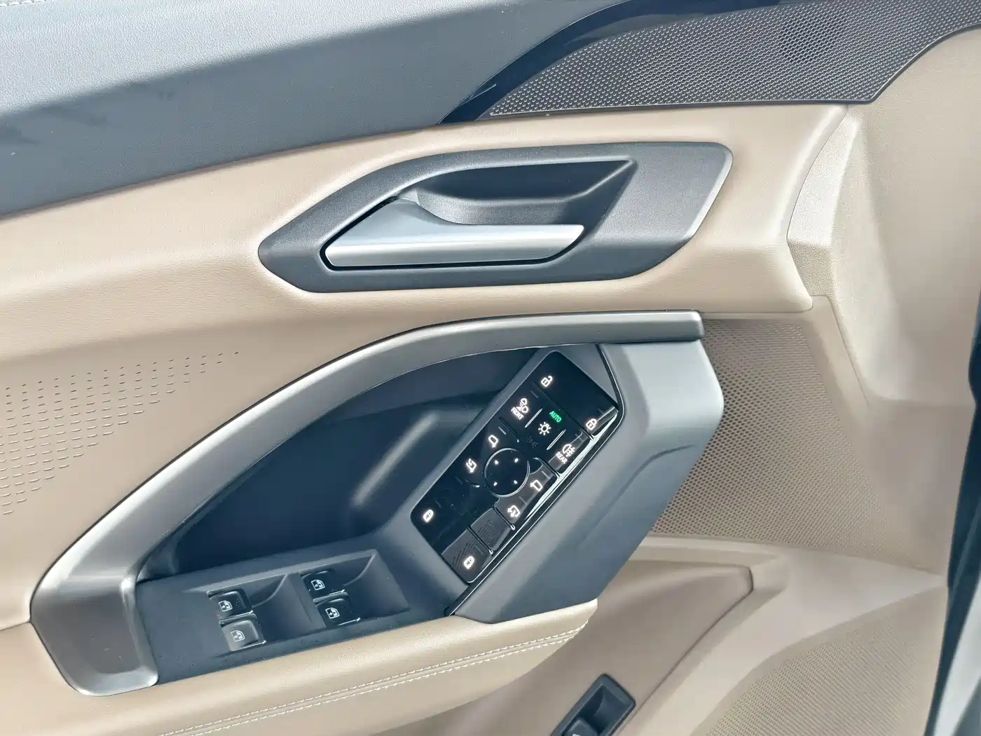Audi Q5L 2026 Model Base Version фото 13
