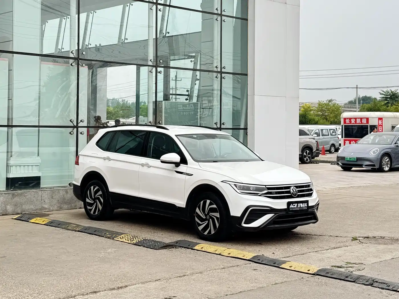 Volkswagen Tiguan L 2022 330TSI Automatic 2WD Comfort Edition фото 3