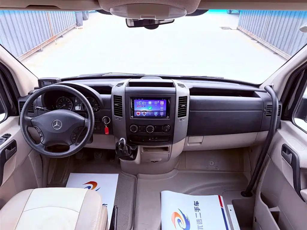 Mercedes-Benz Sprinter 2012 Model 2.1T Premium Tour Long Wheelbase фото 9