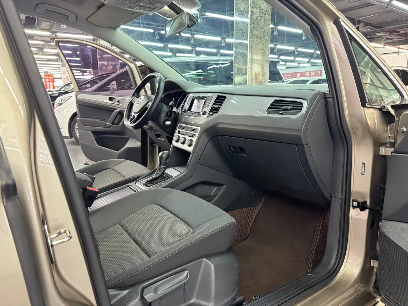 VOLKSWAGEN GOLF*JIAYU