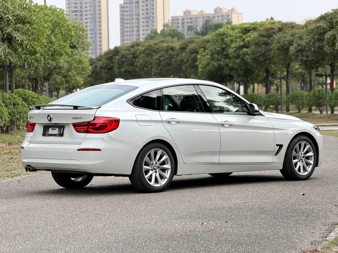 BMW 3 Series GT 2019 320i Fashion Model фото 27