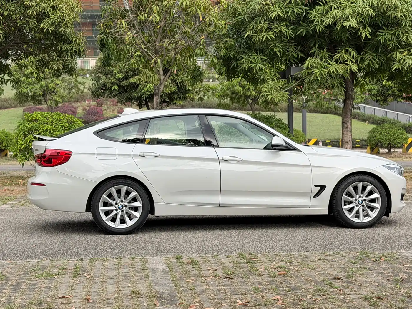 BMW 3 Series GT 2019 320i Fashion Model фото 30