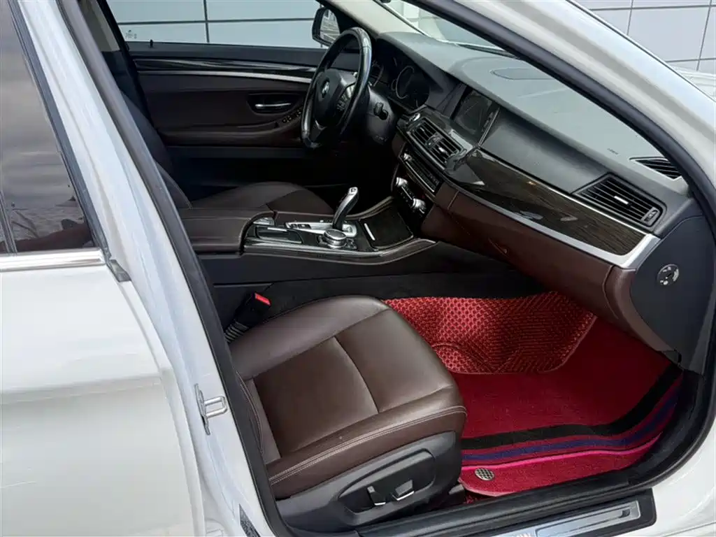 BMW 5 Series 2017 525Li Luxury Design Package фото 9