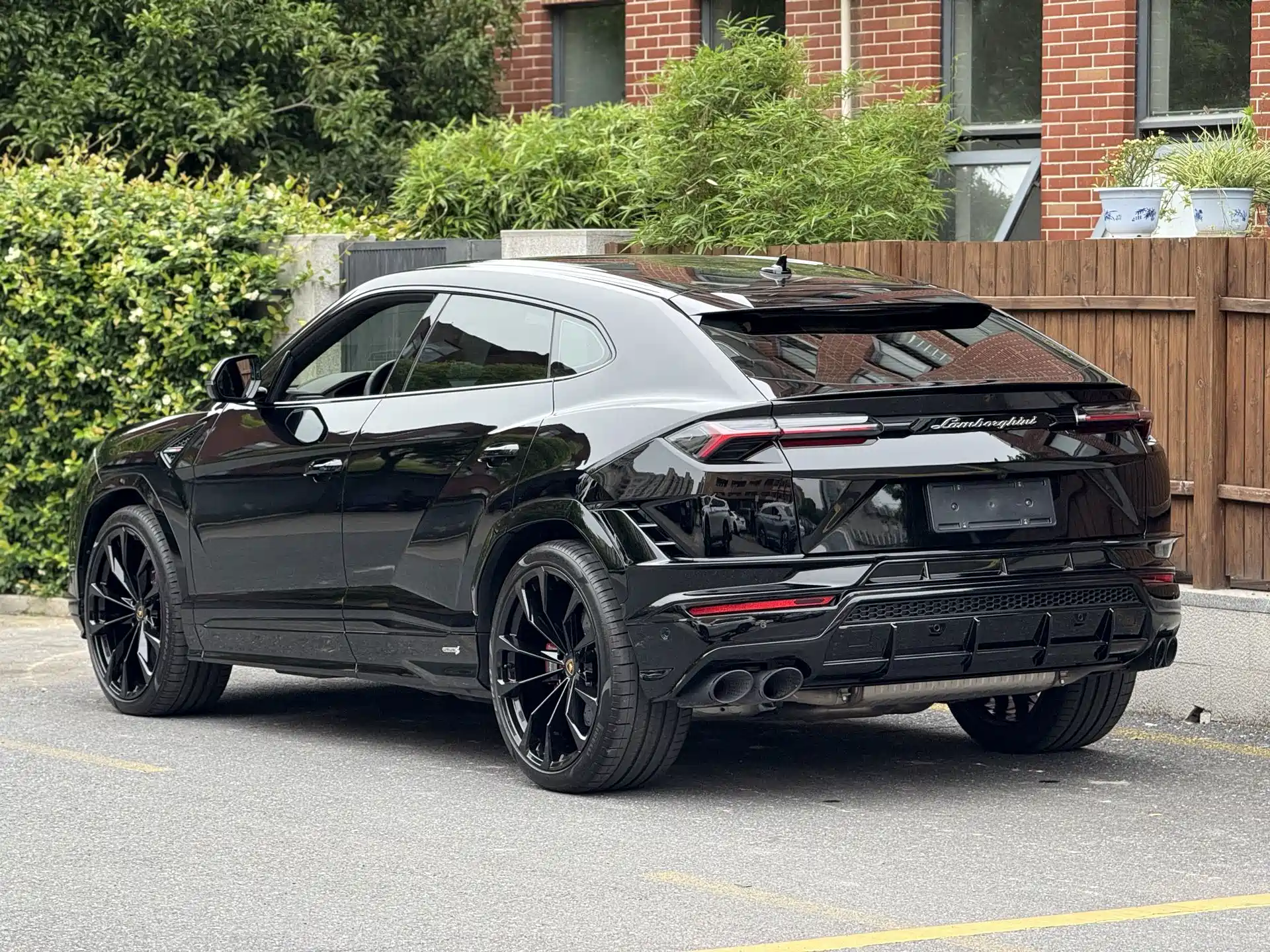 Фото 3 - Lamborghini Urus