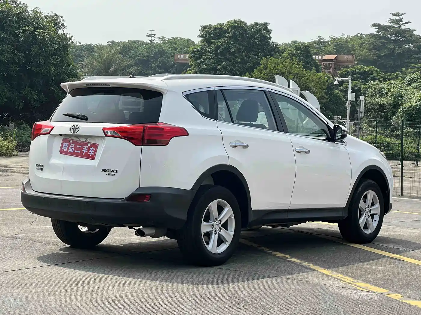 Фото 4 - Toyota RAV4