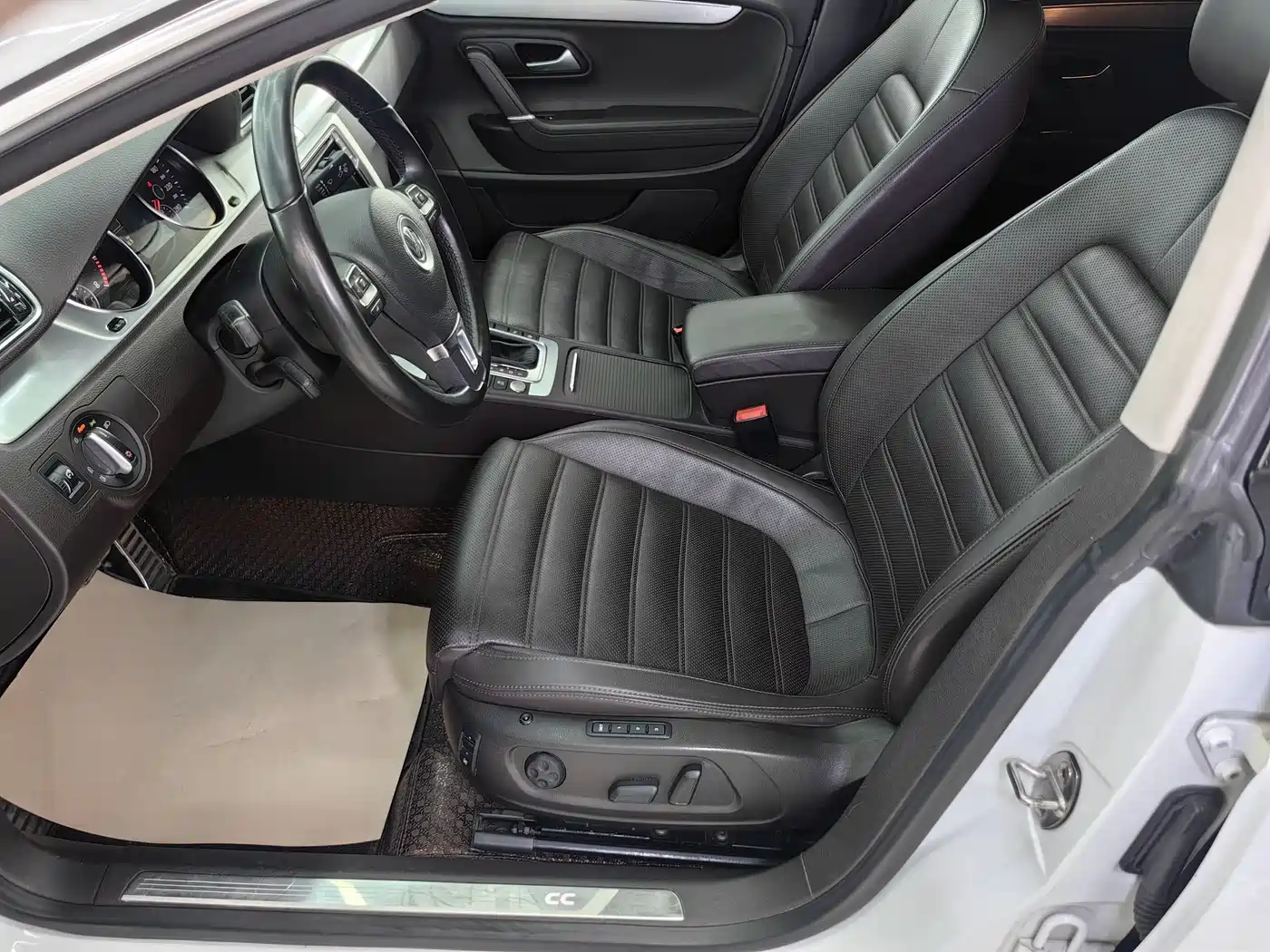 Volkswagen FAW-Volkswagen CC 2018 2.0TSI Luxury фото 11