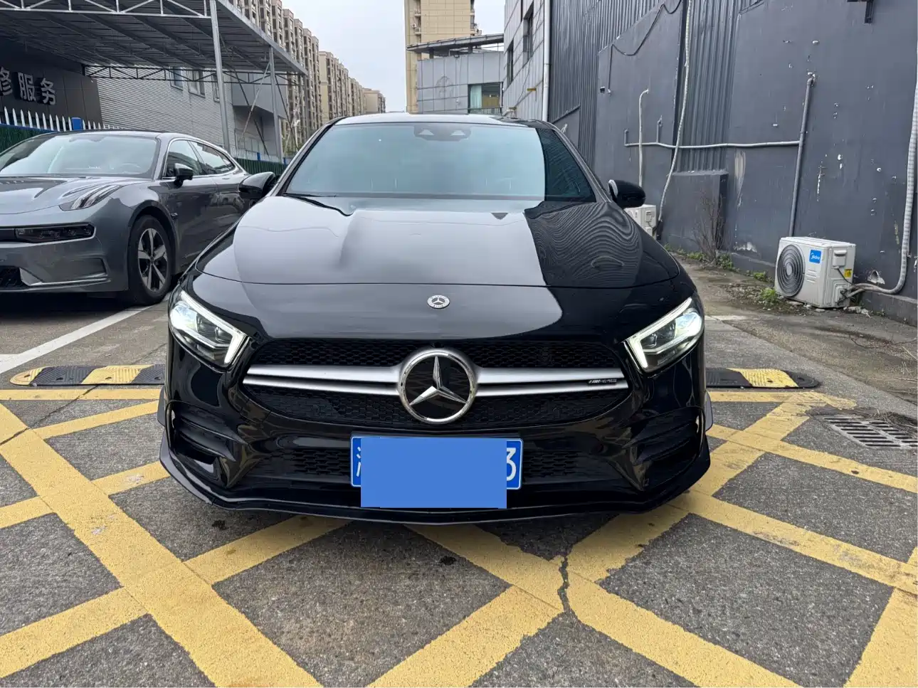 Mercedes-Benz A-Class AMG 2021 AMG A 35 L 4MATIC Blazing Night Special Edition фото 2