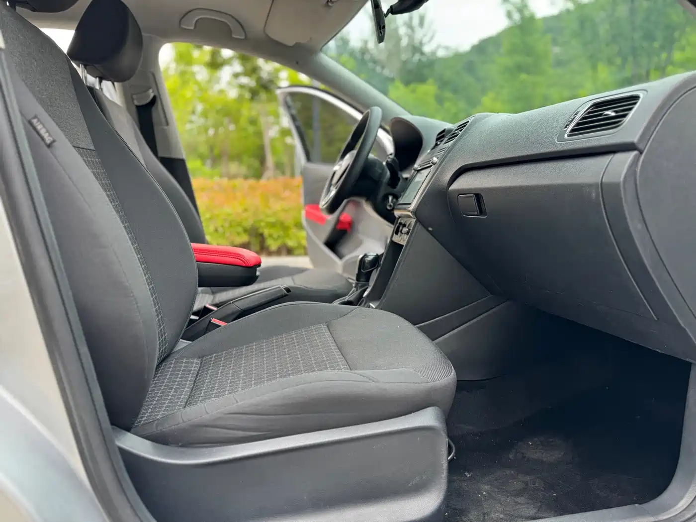 Volkswagen Polo 2014 1.6L Automatic Comfort Edition фото 6