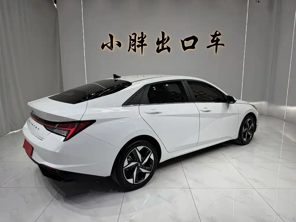 HYUNDAI ELANTRA
