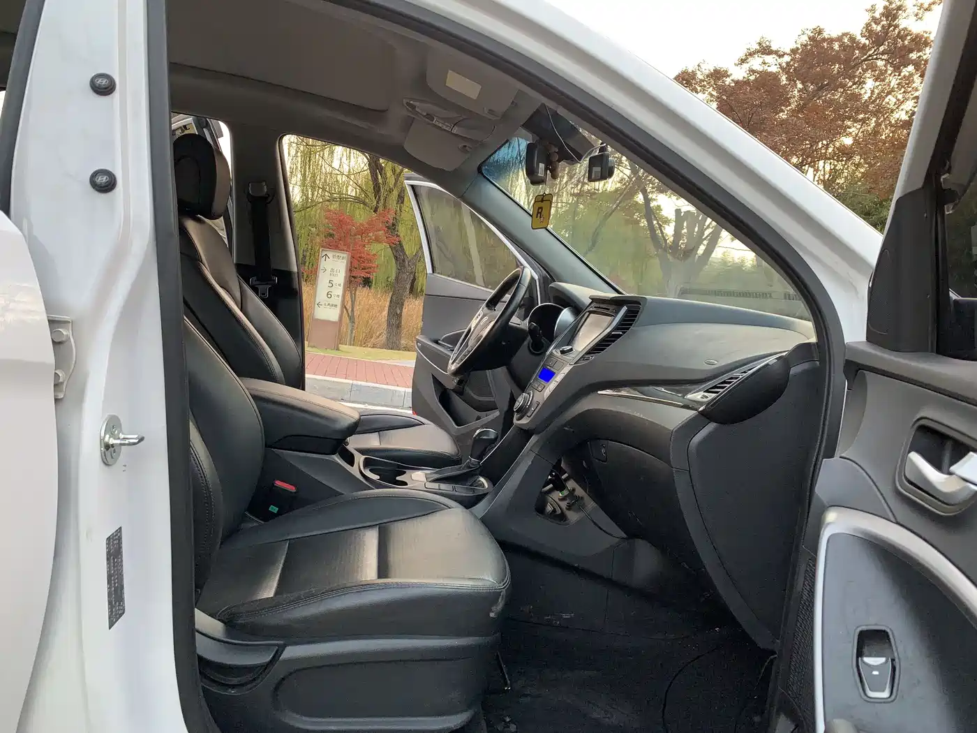 Hyundai Santa Fe 2015 2.4L Automatic 4WD Smart 5-seater фото 15