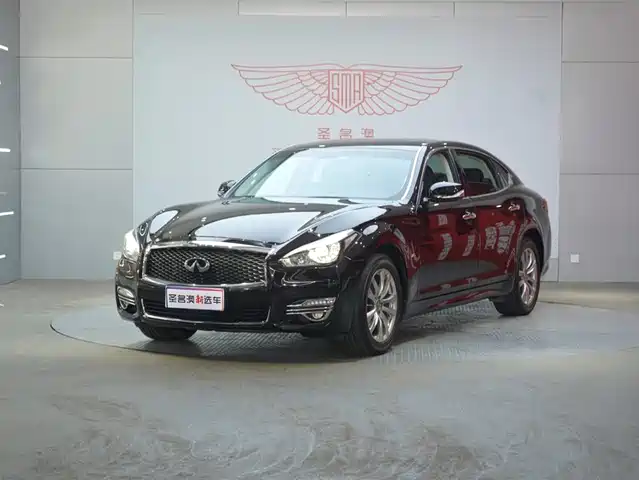 INFINITI Q70