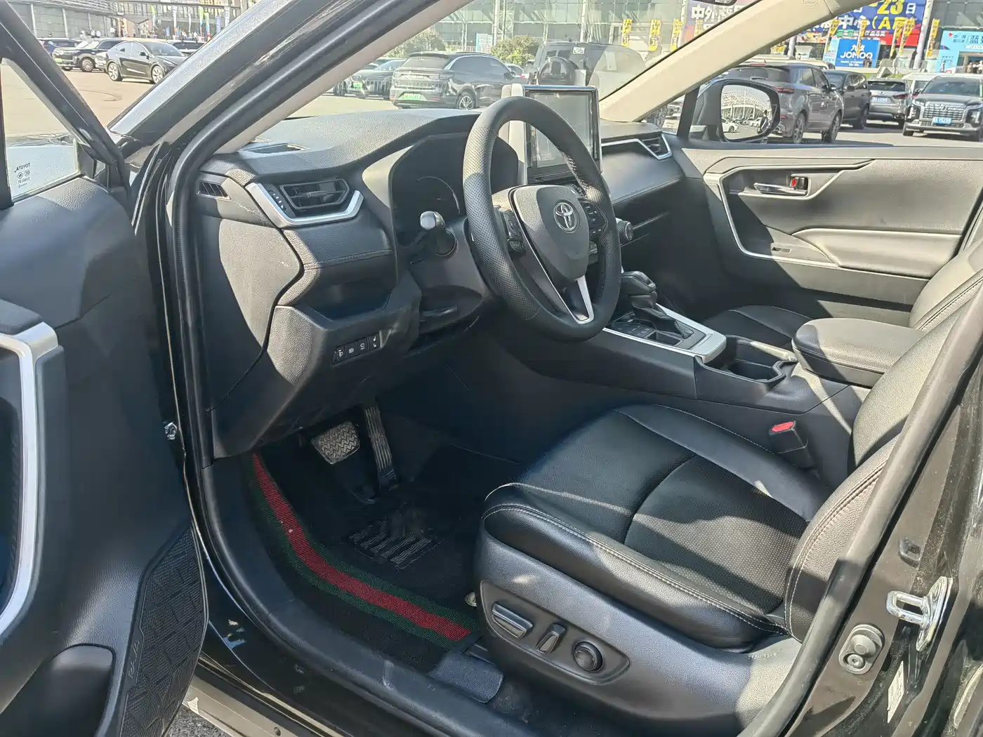 Фото 9 - Toyota RAV4