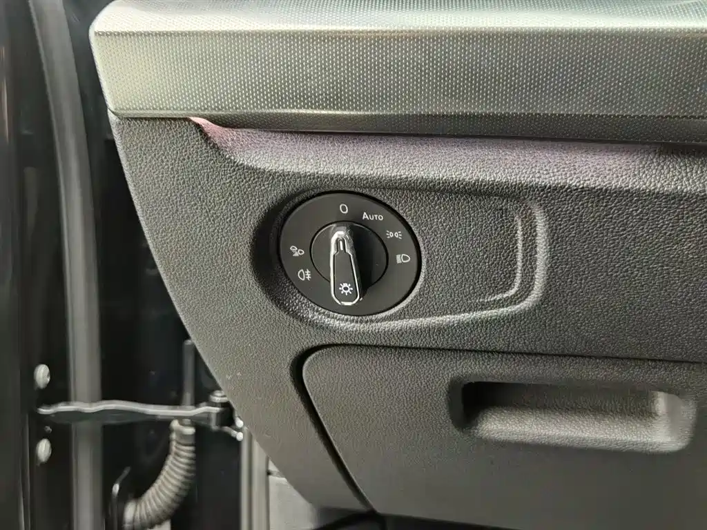 Volkswagen Passat 2022 330TSI Luxury Edition фото 21