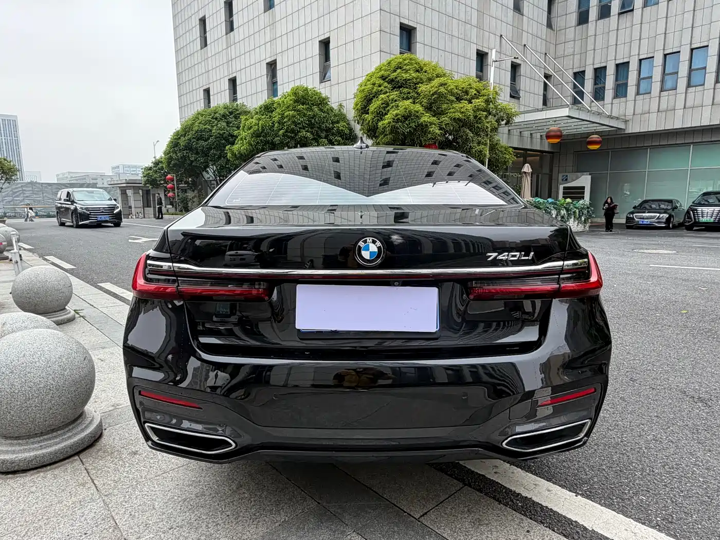 BMW 7 Series 2019 740Li Exclusive M Sport Package фото 6