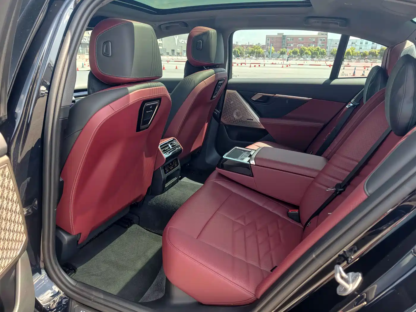 BMW 5 Series 2024 530Li Premium M Sport Package фото 11