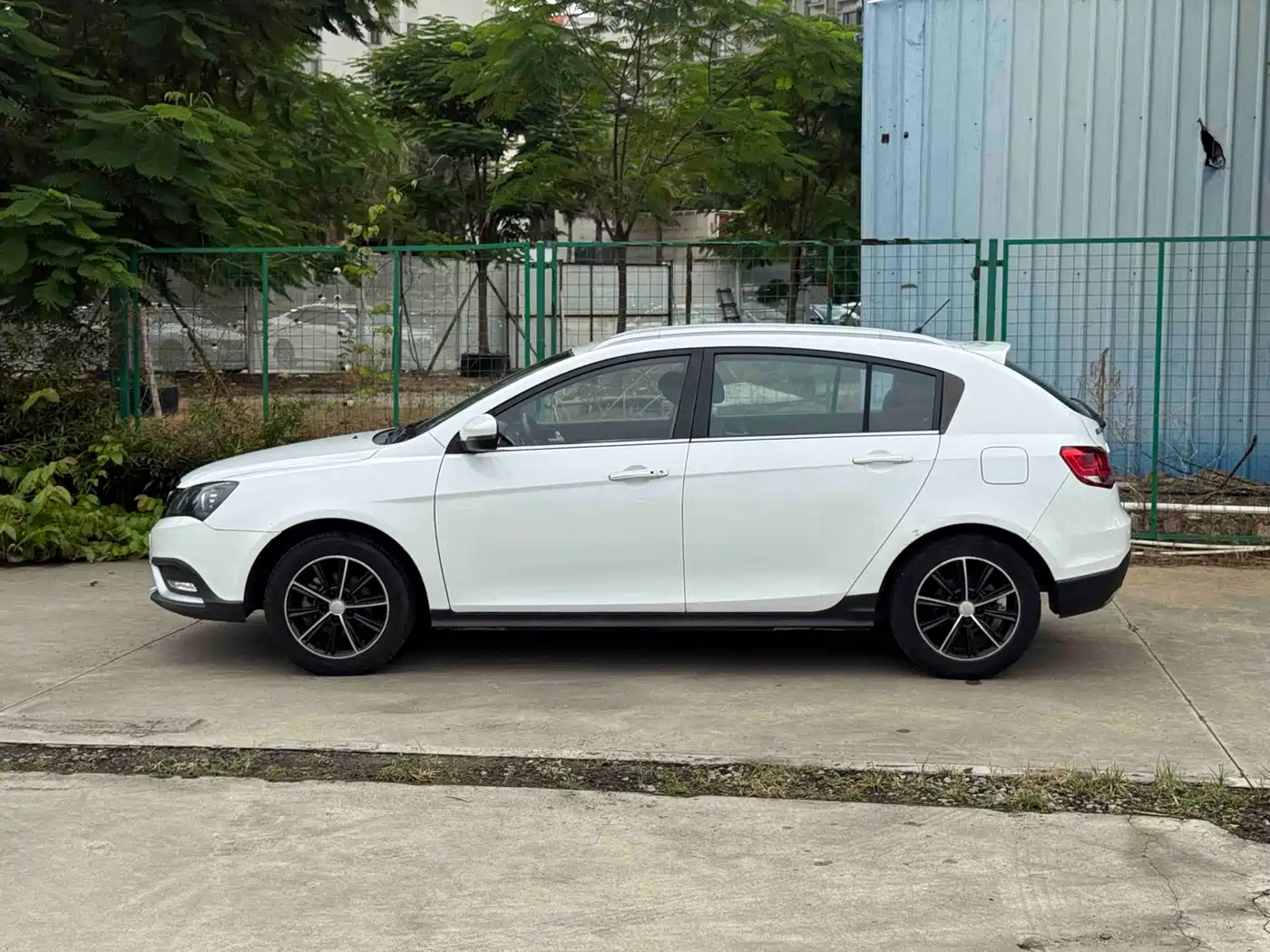Фото 3 - Geely Emgrand
