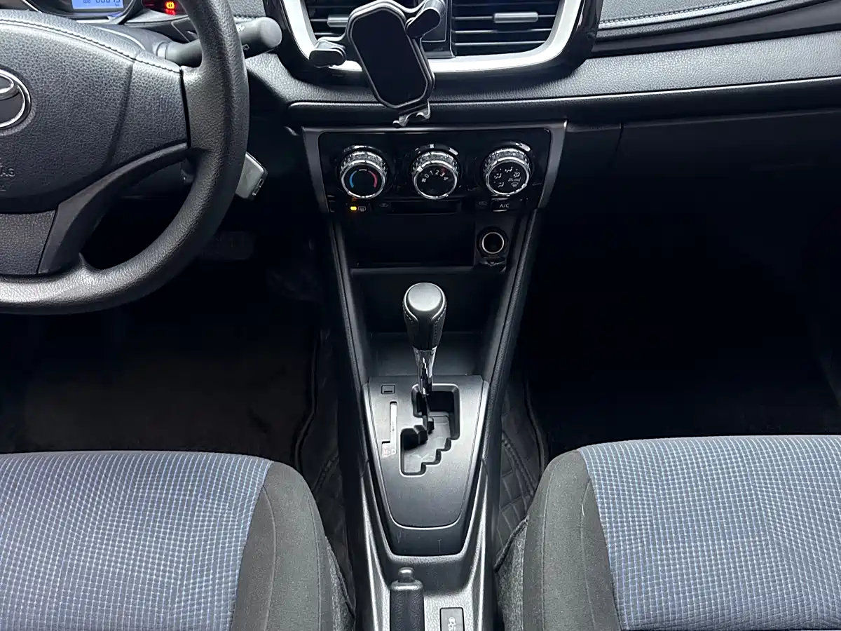 Toyota YARiS L Zhi Xuan 2019 1.5E CVT MeiDong Edition China VI фото 10
