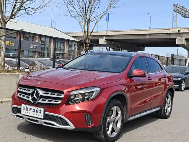 MERCEDES-BENZ GLA