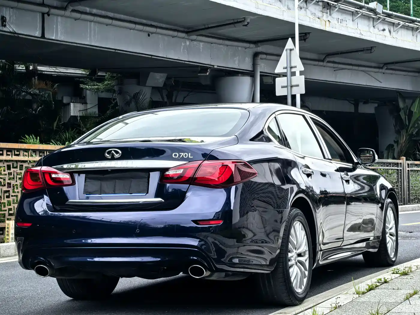 Infiniti Q70 2015 Q70L 2.5L Enjoyment Edition фото 19