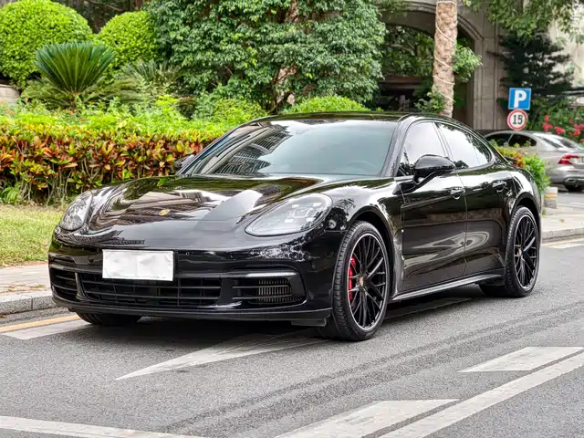 PORSCHE PANAMERA