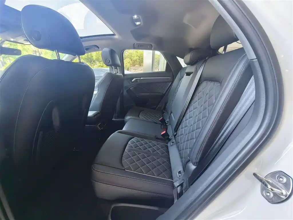 Audi Q3 Sportback 2025 quattro 45th Anniversary Edition 40TFSI Fashion фото 5