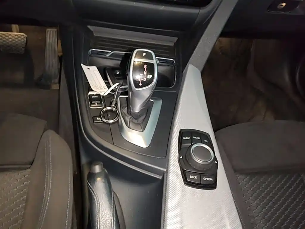BMW 3 Series 2017 320i M Sport фото 14