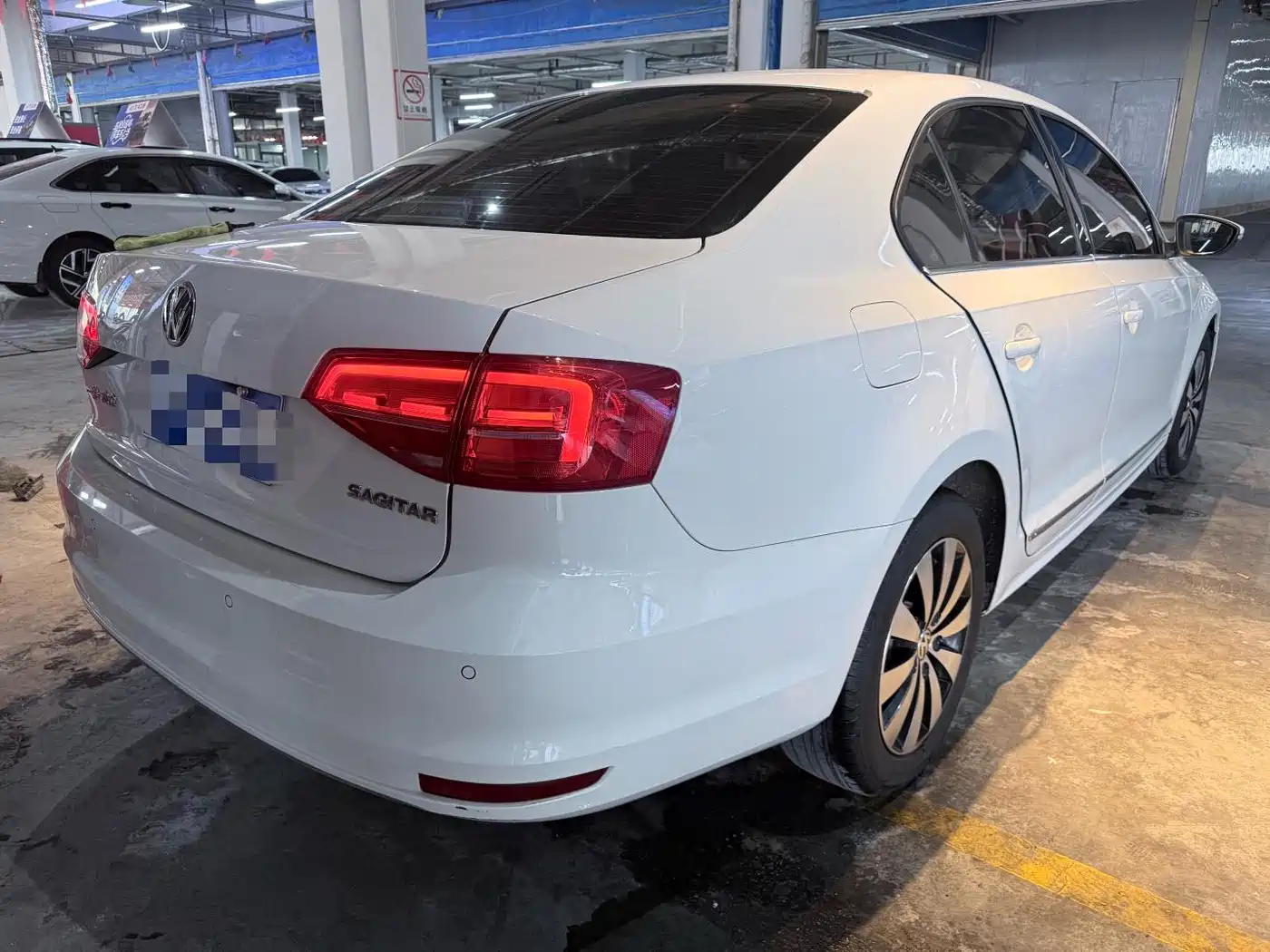 Volkswagen Sagitar 2018 1.6L Automatic Comfort фото 18